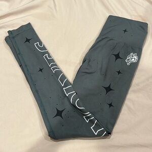 DarcSport HardCore “Everson Seamless” leggings in Greek stone starry night